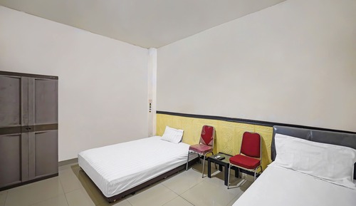 Habitación básica con 2 camas individuales