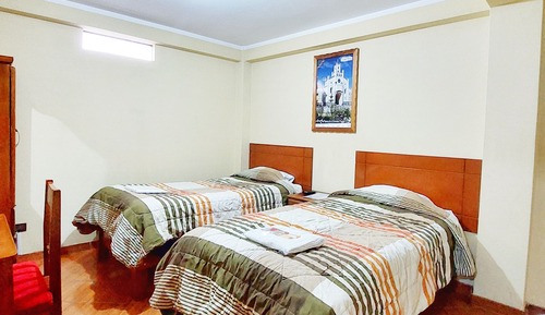 Habitación básica con 1 cama doble o 2 individuales