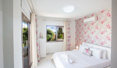 Villa, 4 habitaciones, piscina privada, vistas al jardín