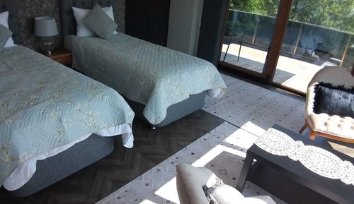Habitación panorámica con 1 cama doble o 2 individuales, vistas a la montaña