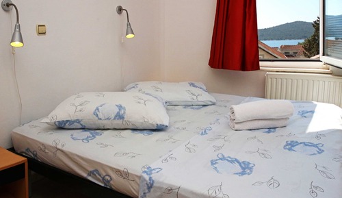 Apartamento (One Bedroom Apartment with Balcony an)