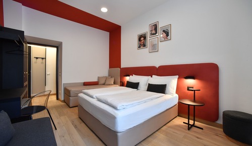 Apartamento familiar, 3 habitaciones, cocina, vistas a la montaña
