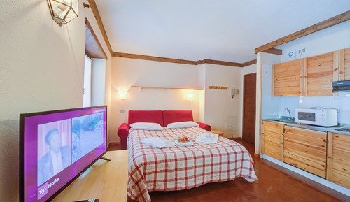 Apartamento familiar, 1 habitación, junto a la montaña (Abeti A2-17 few min from ski)