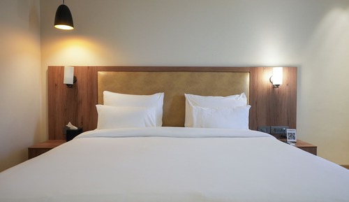 Habitación superior, 1 cama de matrimonio grande, balcón, vistas a la ciudad