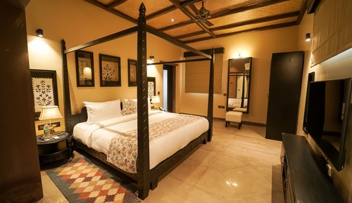 Elegant Room with Balcony