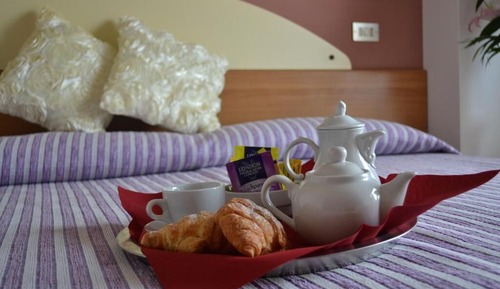 Habitación básica con 1 cama doble o 2 individuales