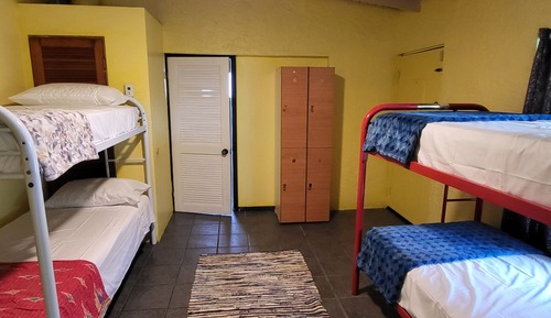 Dormitorio compartido estándar, solo para hombres, cocina, en la zona del jardín