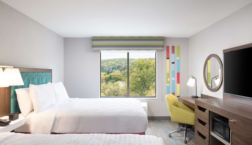 Estudio, 2 camas de matrimonio, frigorífico y microondas (Wet bar)
