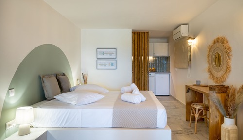 Habitación doble, 1 cama doble con sofá cama, vistas parciales al mar, planta baja (03)