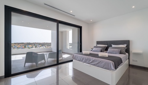 Villa de lujo, 5 habitaciones, vistas parciales al mar, junto a la piscina