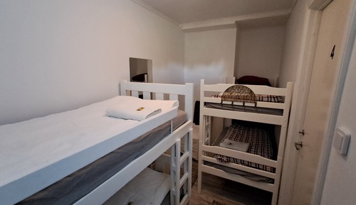 Habitación básica, materiales antialérgicos