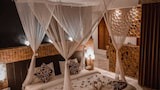 Traditional Single Room, 1 King Bed with Sofa bed, Smoking, Valley View