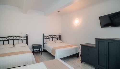 Habitación triple superior, varias camas, en una planta alta
