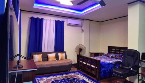 Estudio clásico, 1 cama doble, vistas al patio, entresuelo