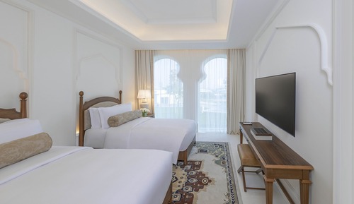 Habitación, varias camas, vistas al jardín