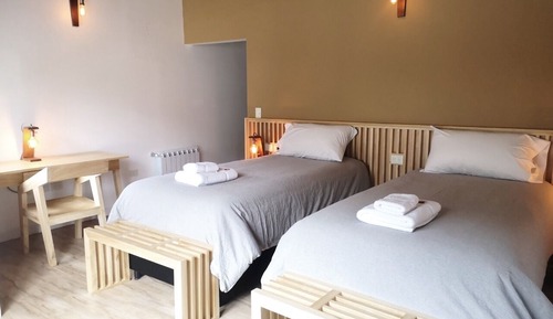 Habitación superior con 1 cama doble o 2 individuales