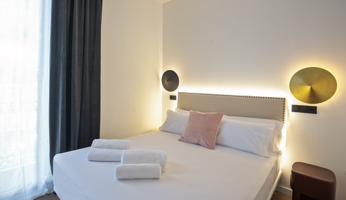 Habitación básica, balcón, vistas a la ciudad (tiny)