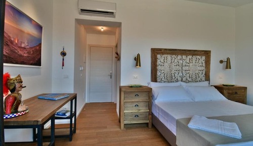 Habitación superior con 1 cama doble o 2 individuales