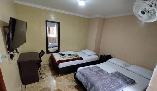 Habitación básica con 1 cama doble o 2 individuales