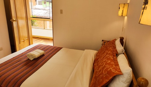 Deluxe Queen Room 4