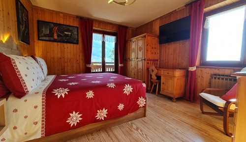 Habitación romántica, vistas al jardín, en la zona del jardín