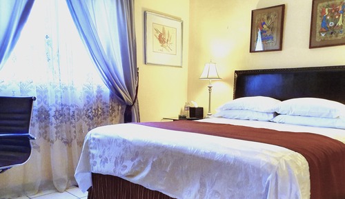 Habitación clásica, 1 cama de matrimonio, materiales antialérgicos, en la zona del jardín