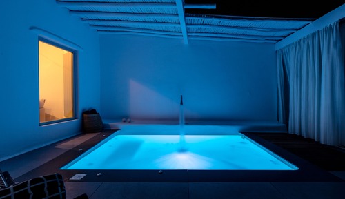 Suite, 1 cama de matrimonio grande, piscina privada, frente a la playa