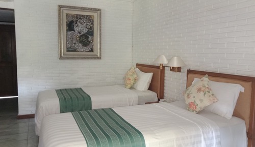 Habitación superior, balcón, vistas al jardín