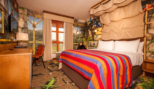 Azteca Monkey family room with Wanyama view