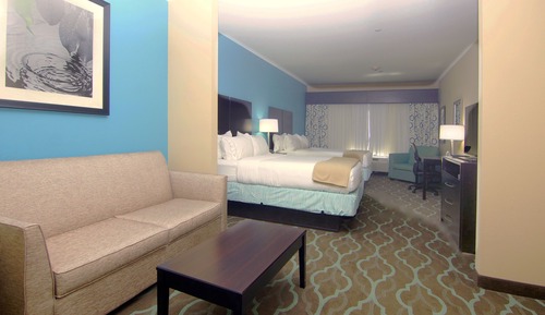 Suite, 2 camas dobles (Communications, Mobility, Access Tub)
