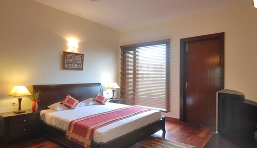 Bungalow familiar, 3 habitaciones, piscina privada, vistas al jardín
