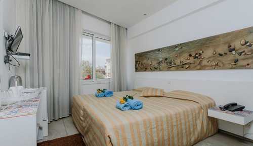 Habitación con 1 cama doble o 2 individuales, vistas a la ciudad (Window)
