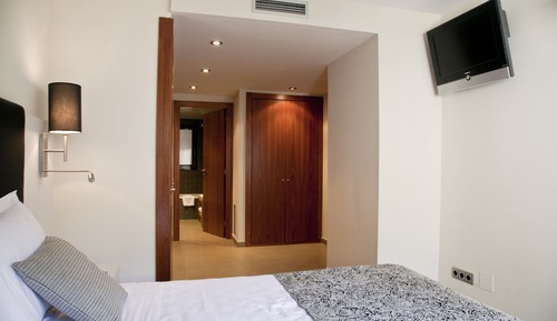 Duplex Apartment, 2 Bedrooms, Patio