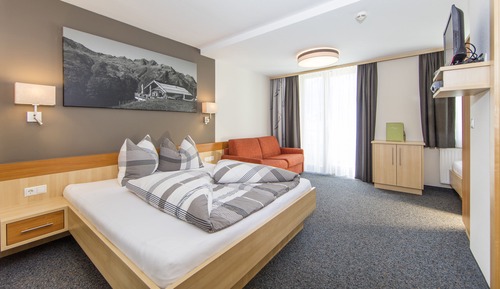 Apartamento, 2 habitaciones, balcón, vistas a la montaña (App 31)