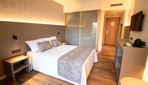 Habitación doble, vistas a la piscina