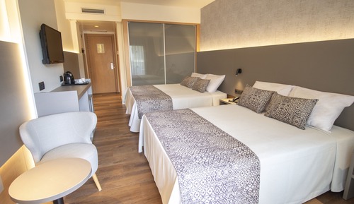 Habitación cuádruple estándar (4 Adultos)