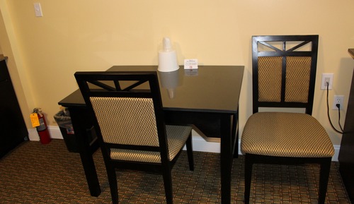 3 Bed Suite Non-Smoking - 3 Full Size Beds