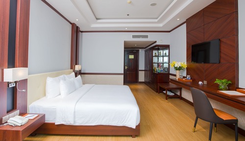 Habitación doble superior, 1 cama de matrimonio grande, vistas a la ciudad