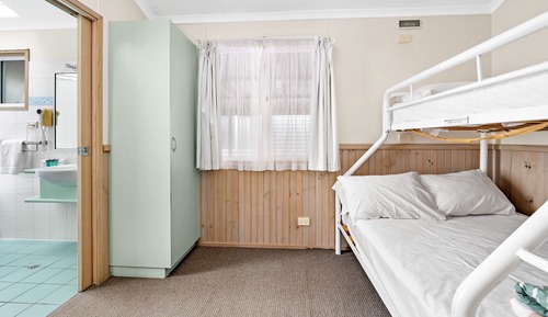 Suite, bañera de hidromasaje, en la zona del jardín