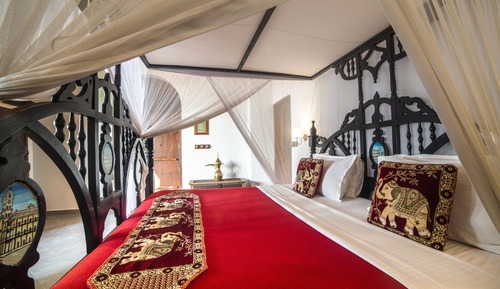 Deluxe Suite with Balcony and Beach view
