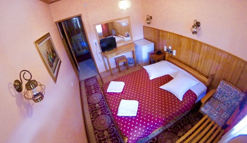Habitación con 1 cama doble o 2 individuales, vistas a la montaña