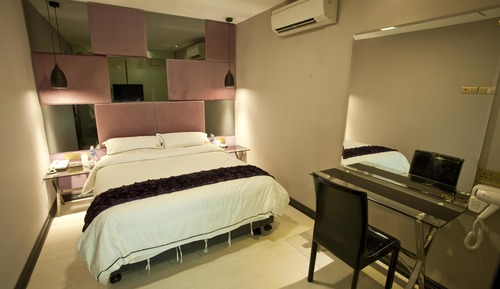 Habitación superior, 1 cama de matrimonio, sin ventanas