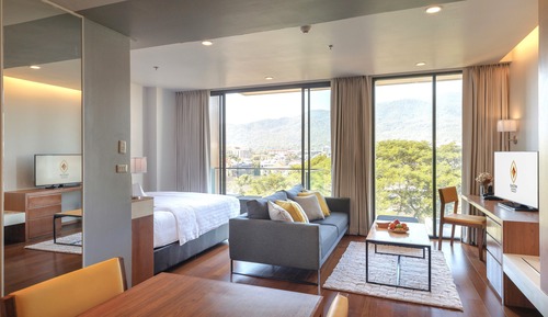 Junior Suite with Bathtub