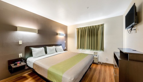 Habitación, 1 cama de matrimonio grande, accesible para personas con discapacidad (Roll-In Shower)