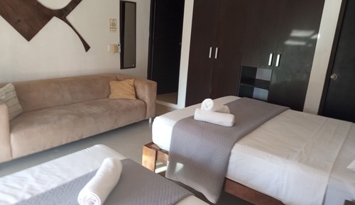 Habitación triple estándar, varias camas, vistas a la piscina