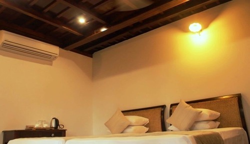Villa familiar, 2 habitaciones, piscina privada, vistas al jardín