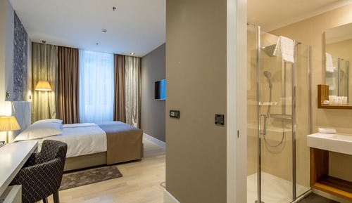 Habitación superior con 1 cama doble o 2 individuales