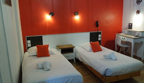 Habitación con 2 camas individuales