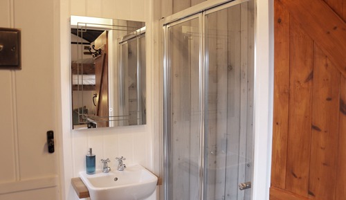 Habitación superior, baño privado, vistas al patio (Family Shepherd Hut)