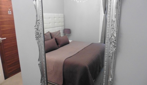 Habitación superior con 1 cama doble o 2 individuales, baño privado
